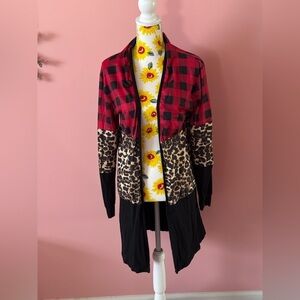 Stay Cozy and Stylish with Our Women's Lightweight Leopard Print Cardigan